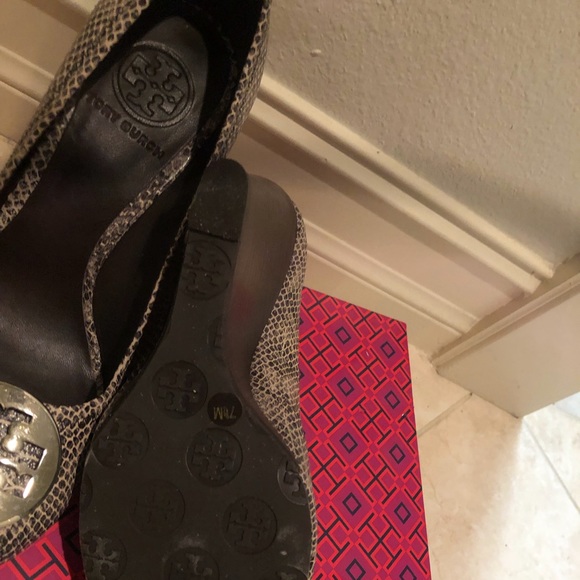 Shoes - Picture 5 of 6